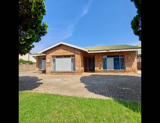 3 BEDROOM HOUSE FOR SALE IN THREE RIVERS